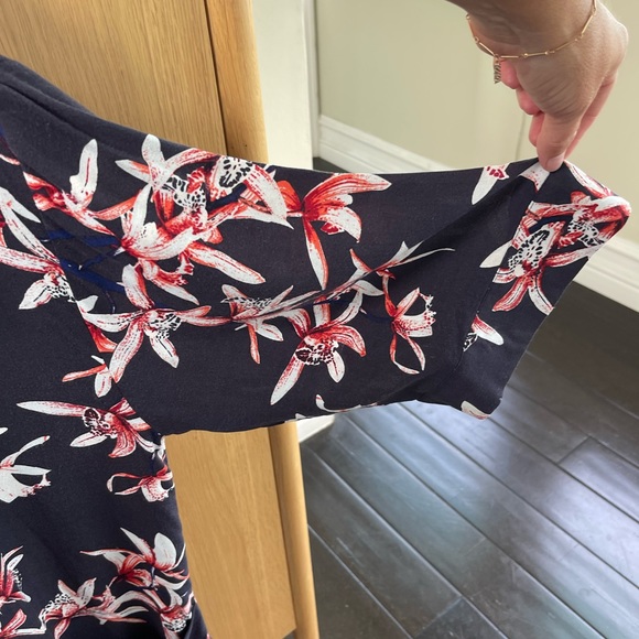 Knot Sisters M Kimono Embroidered Detail Floral Print With Pockets - Picture 4 of 6